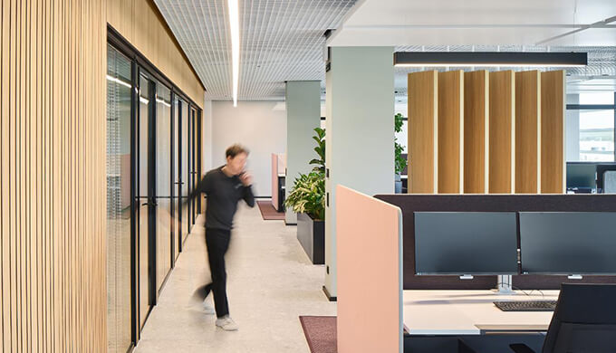 办公室装修设计方案是由设计师如何构思的？ 